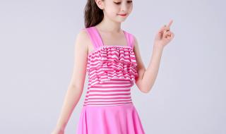 小女孩去海边穿什么好看 小女孩穿泳衣图片